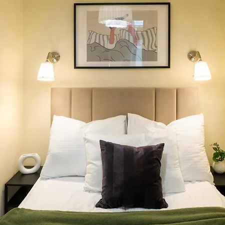 Discover - 8 Rakowicka St - Stylish Balcony With Netflix *