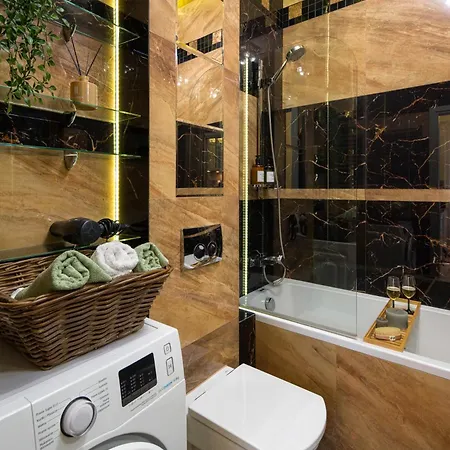 Apartment Discover - 8 Rakowicka St - Stylish Balcony With Netflix