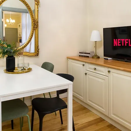 Discover - 8 Rakowicka St - Stylish Balcony With Netflix * Krakau
