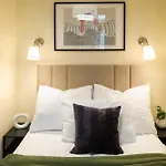 Discover - 8 Rakowicka St - Stylish Balcony With Netflix *