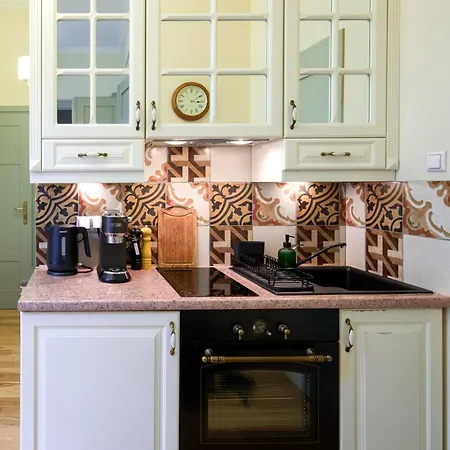 Discover - 8 Rakowicka St - Stylish Balcony With Netflix *